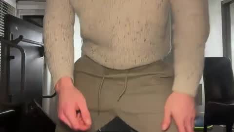 Snapshot of therealveggieboy chatting on 12-12-24, 02:26 Pookie online show from 12-12-24, 02:26
