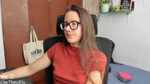 Snapshot of thetropicalseduction chatting on 11-14-25, 02:49 Nicole online show from 11-14-25, 02:49