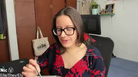 Snapshot of thetropicalseduction chatting on 11-20-25, 02:17 Nicole online show from 11-20-25, 02:17