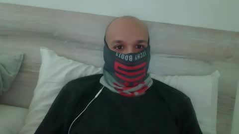 Snapshot of thetubedscarfguy chatting on 12-18-24, 03:11 Scarf guy online show from 12-18-24, 03:11