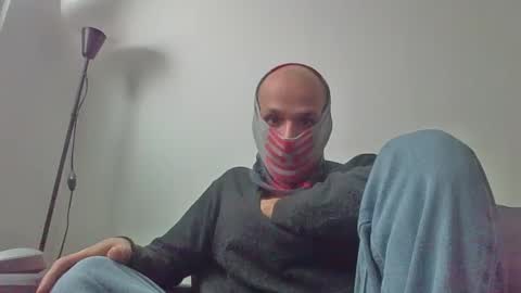 Snapshot of thetubedscarfguy chatting on 02-21-25, 01:11 Scarf guy online show from 02-21-25, 01:11