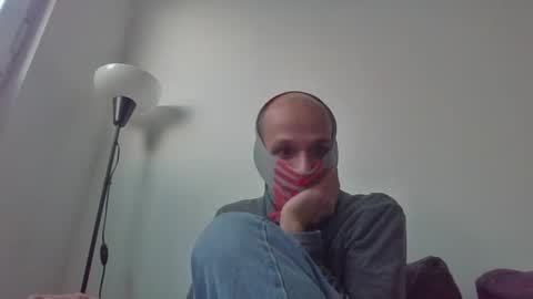 Snapshot of thetubedscarfguy chatting on 02-23-25, 04:13 Scarf guy online show from 02-23-25, 04:13
