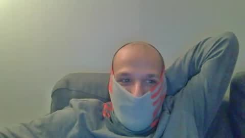 Snapshot of thetubedscarfguy chatting on 02-25-25, 06:20 Scarf guy online show from 02-25-25, 06:20