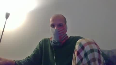 Snapshot of thetubedscarfguy chatting on 10-21-25, 06:25 Scarf guy online show from 10-21-25, 06:25