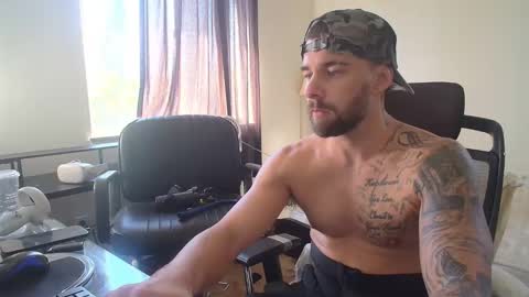 Snapshot of theufcfan_8181 chatting on 10-20-25, 09:15 troy online show from 10-20-25, 09:15