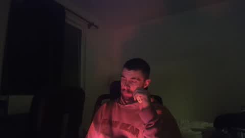 Snapshot of theufcfan_8181 chatting on 11-27-25, 07:10 troy online show from 11-27-25, 07:10