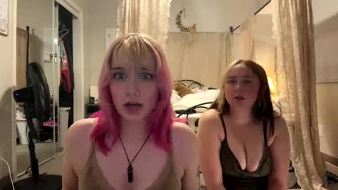 Snapshot of thewildwildwest chatting on 10-30-25, 02:24 West online show from 10-30-25, 02:24