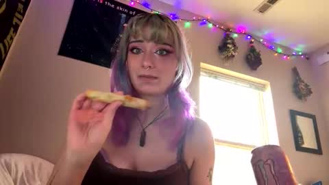 Snapshot of thewildwildwest chatting on 03-04-26, 04:13 West online show from 03-04-26, 04:13