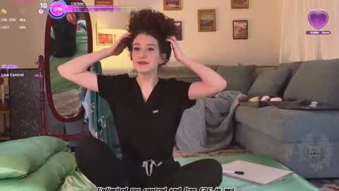 Snapshot of thewillownest chatting on 10-17-25, 05:04 thewillownest online show from 10-17-25, 05:04