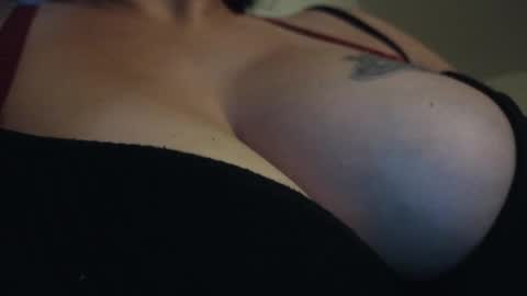 Snapshot of thgyuwnt2 chatting on 09-22-25, 09:22 EslosLushes online show from 09-22-25, 09:22