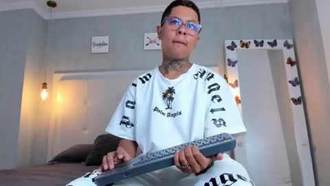 Snapshot of thiago_box chatting on 03-09-25, 03:49 Thiago online show from 03-09-25, 03:49