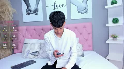 Snapshot of thiago_hard chatting on 09-22-25, 01:02 Thiago online show from 09-22-25, 01:02