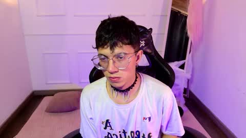 Snapshot of thiago_n_sam chatting on 10-19-25, 02:45 thiago_n_sam online show from 10-19-25, 02:45