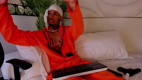 ThiagoFerreti online show from 10-31-25, 08:10