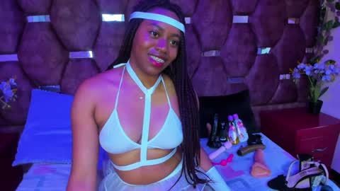 thiana_taylor online show from 09-16-25, 07:37