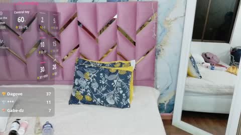 Snapshot of thickbrunnett chatting on 10-21-25, 02:45 SOFIA online show from 10-21-25, 02:45