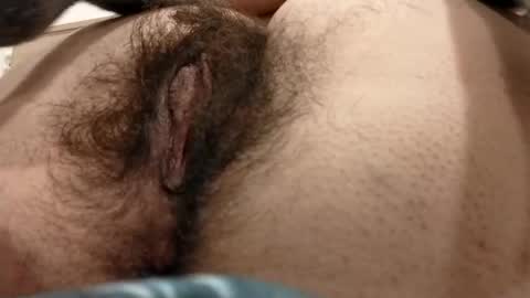 Snapshot of thickforest chatting on 12-17-24, 01:27 MilkyChoco online show from 12-17-24, 01:27