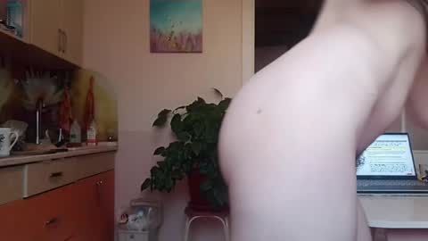 Snapshot of thickforest chatting on 09-25-25, 07:12 MilkyChoco online show from 09-25-25, 07:12