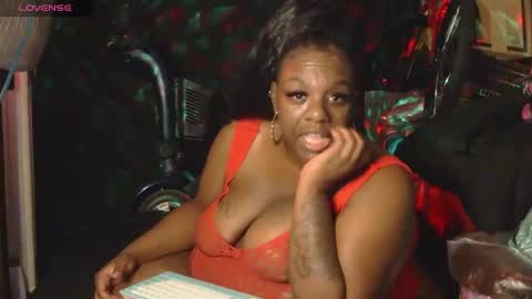 Snapshot of thickumzz41 chatting on 12-19-25, 03:57 Thickumzz41 online show from 12-19-25, 03:57