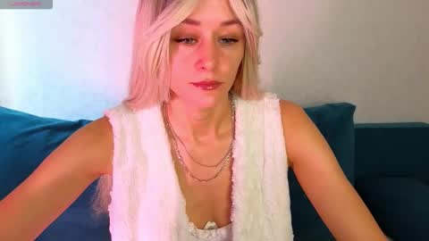 Snapshot of thief_of_hearts_ chatting on 09-19-25, 09:22 thief_of_hearts_ online show from 09-19-25, 09:22