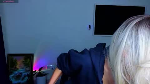 Snapshot of thief_of_hearts_ chatting on 10-26-25, 09:21 thief_of_hearts_ online show from 10-26-25, 09:21