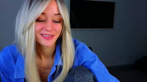 Snapshot of thief_of_hearts_ chatting on 10-28-25, 09:17 thief_of_hearts_ online show from 10-28-25, 09:17