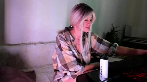 Snapshot of thief_of_hearts_ chatting on 11-15-25, 12:19 thief_of_hearts_ online show from 11-15-25, 12:19