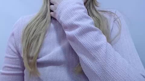 sara online show from 10-28-25, 03:10