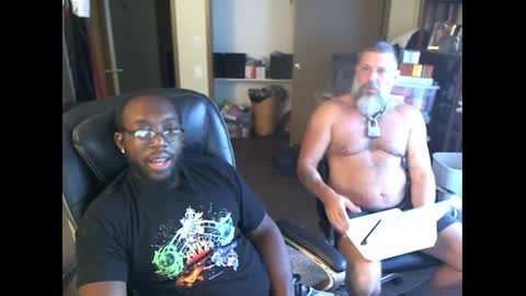 Snapshot of thiqqmasq chatting on 10-18-25, 09:48 ThiqqMasq online show from 10-18-25, 09:48