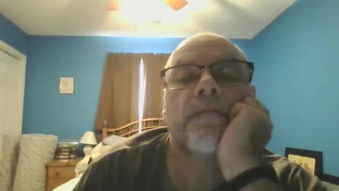 Snapshot of thisguy374 chatting on 10-26-25, 04:24 thisguy374 online show from 10-26-25, 04:24