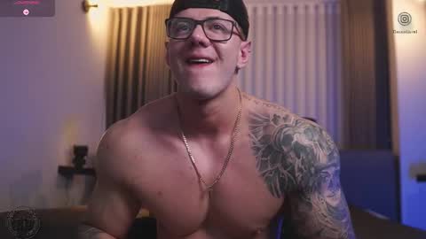 Snapshot of thomas_falcon1 chatting on 10-31-25, 04:13 Thomas Falcon online show from 10-31-25, 04:13