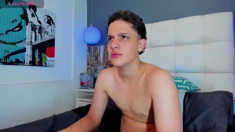 Snapshot of thomas_may4rs chatting on 01-12-25, 07:53 ---Thomas--- online show from 01-12-25, 07:53