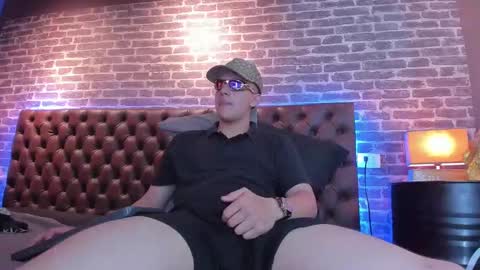 Snapshot of thomas_may4rs chatting on 02-23-25, 07:33 ---Thomas--- online show from 02-23-25, 07:33