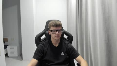 Snapshot of thomas_shelbivip chatting on 01-15-25, 11:08 Tomas online show from 01-15-25, 11:08