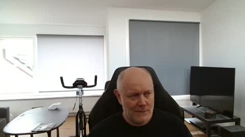 thomash32 online show from 10-09-25, 09:40