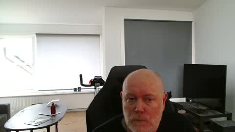 thomash32 online show from 10-23-25, 10:47