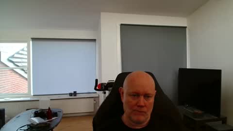 thomash32 online show from 11-23-25, 08:36