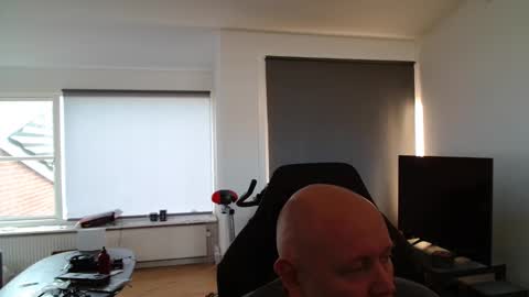 thomash32 online show from 11-26-25, 01:34