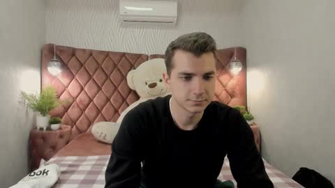 Snapshot of thomassmity chatting on 11-27-25, 12:40 Thomas online show from 11-27-25, 12:40