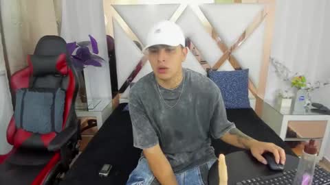 Snapshot of thomasthund chatting on 01-06-26, 01:37 thomasthund online show from 01-06-26, 01:37