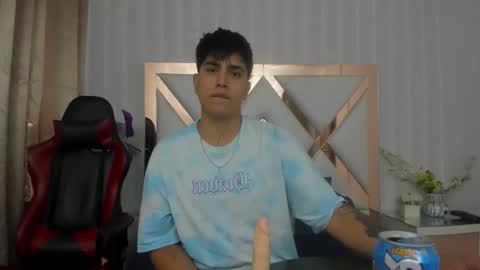 Snapshot of thomasthund chatting on 01-08-26, 01:02 thomasthund online show from 01-08-26, 01:02