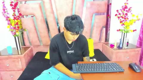 Snapshot of thomasthund chatting on 01-10-26, 01:02 thomasthund online show from 01-10-26, 01:02