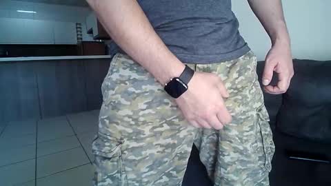 Snapshot of thomaz__ chatting on 09-19-25, 12:17 thomaz__ online show from 09-19-25, 12:17