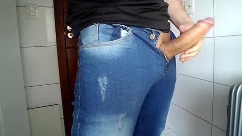 Snapshot of thomaz__ chatting on 09-25-25, 06:44 thomaz__ online show from 09-25-25, 06:44