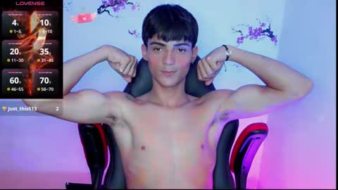 Snapshot of thommy_cute chatting on 09-25-25, 02:59 Thomas online show from 09-25-25, 02:59