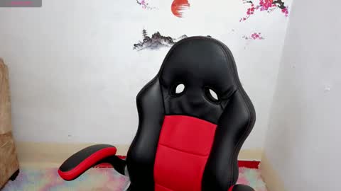 Snapshot of thommy_cute chatting on 10-12-25, 02:10 Thomas online show from 10-12-25, 02:10