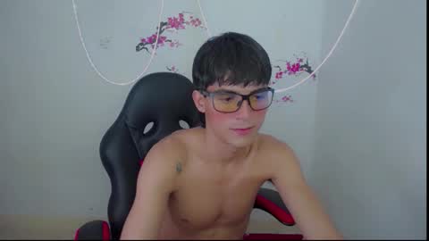 Snapshot of thommy_cute chatting on 11-20-25, 12:11 Thomas online show from 11-20-25, 12:11