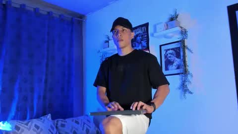 Snapshot of thomsevery chatting on 11-26-25, 12:00 Thoms Every online show from 11-26-25, 12:00