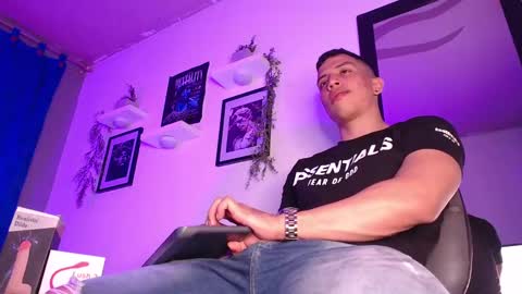 Snapshot of thomsevery_ chatting on 12-24-24, 03:16 Thoms Every online show from 12-24-24, 03:16