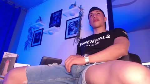 Snapshot of thomsevery_ chatting on 12-27-24, 01:22 Thoms Every online show from 12-27-24, 01:22